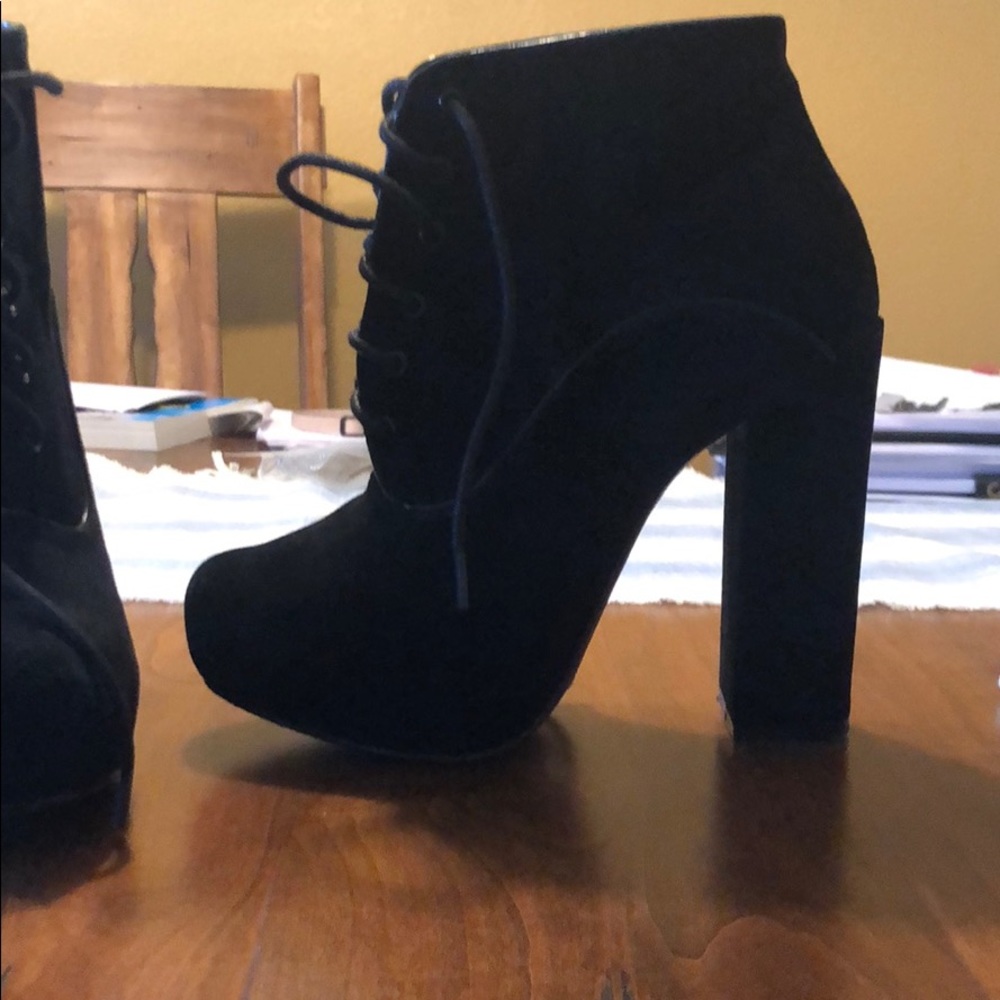 Shelly’s London bootie
